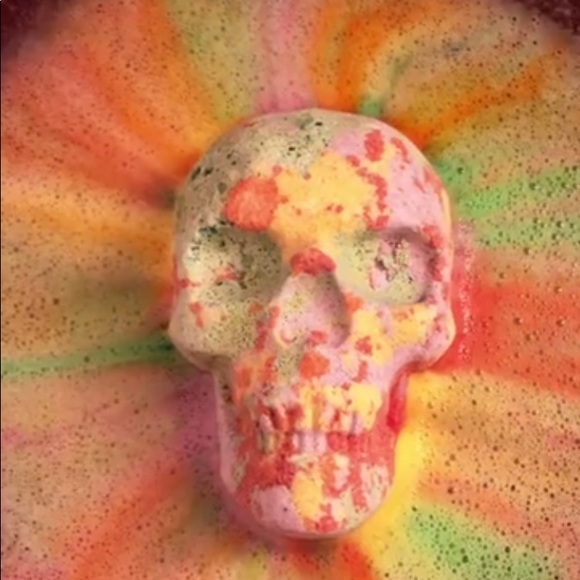 COPY - Jumbo rainbow skull bath bomb - Picture 4 of 5